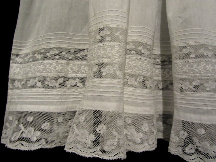 «Мода по-взрослому. Истории из кукольного гардероба» - выставка в Музее-заповеднике «Царицыно» - продолжение - детали. Часть