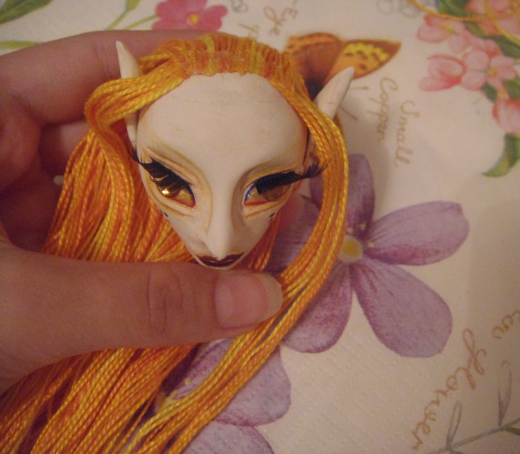 Кукольный эксперимент 1.1: волосы из ниток для пластиковой куклы: Мастер-класс