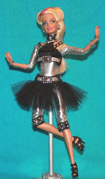 Серебро и черное - мода в нашем куклодоме (фото 6)