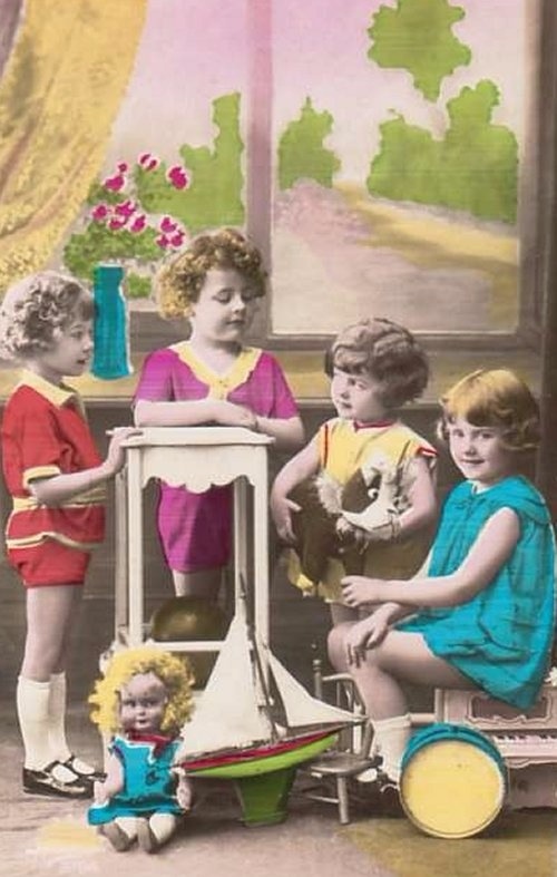 Старый фотоальбом. Девочки и куклы - продолжение