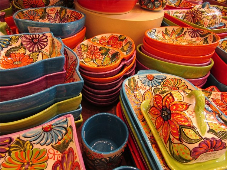 Капустка в посудной лавке с видом на Барселону