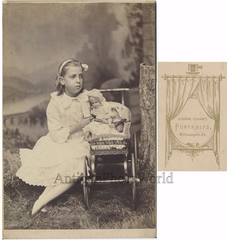 Cтаринные фотографии девочек с куклами