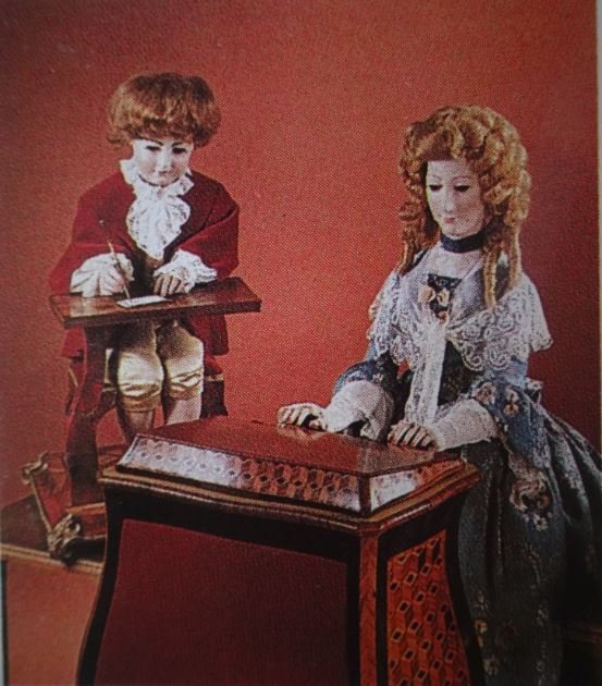 Антикварные куклы в тематических фотографиях (фото 7)