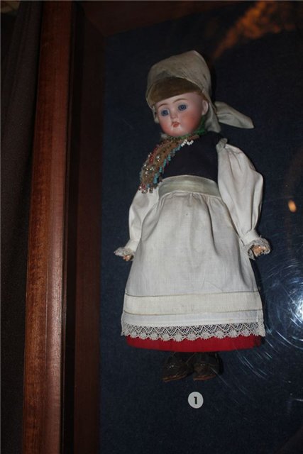 Антикварные куклы в музее барона Штиглица