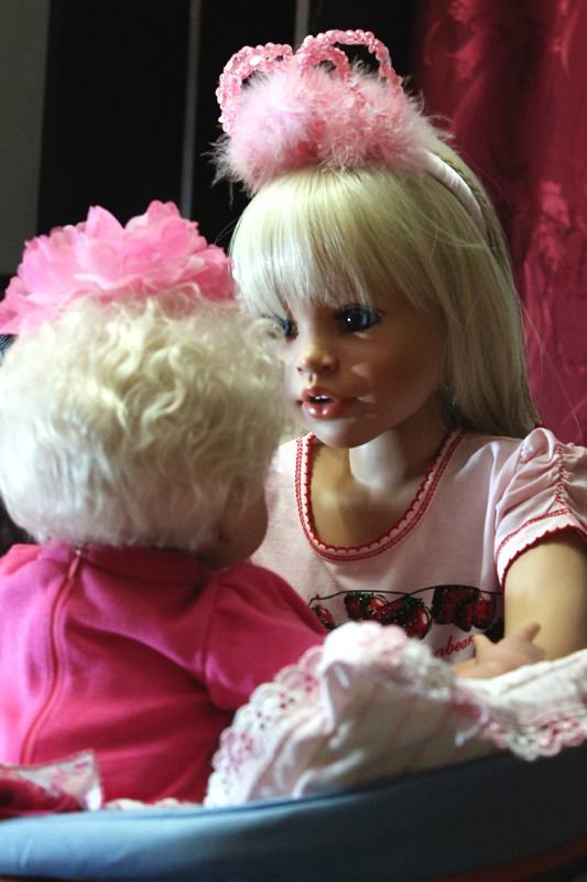 Сестрички - кукла реборн Криста и куколка Susan Lippl (фото 3)