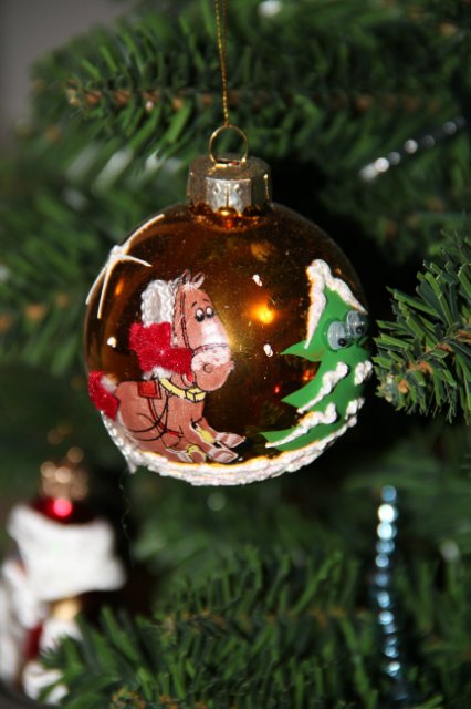 Необычные снеговики из обыденных вещей своими руками