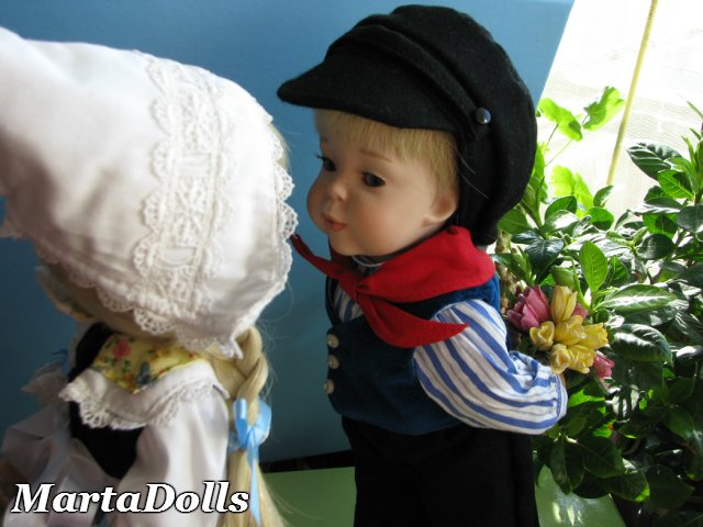 Сладкая парочка. Фарфоровые куклы от Донны Руберт в национальных народных голландских костюмах (фото 2)