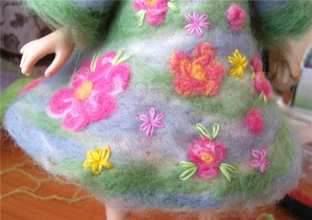 Предвестница лета. Самодельный наряд для куклы из авторской ткани (фото 2)