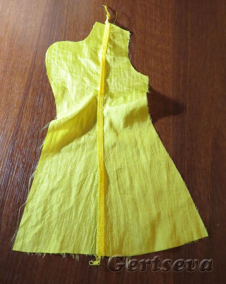 Мастер класс по пошиву плащика для куклы, выкройка (фото 9)