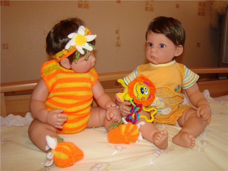 Ярче солнышка.Вязанный костюм для куколки Ли Миддлтон