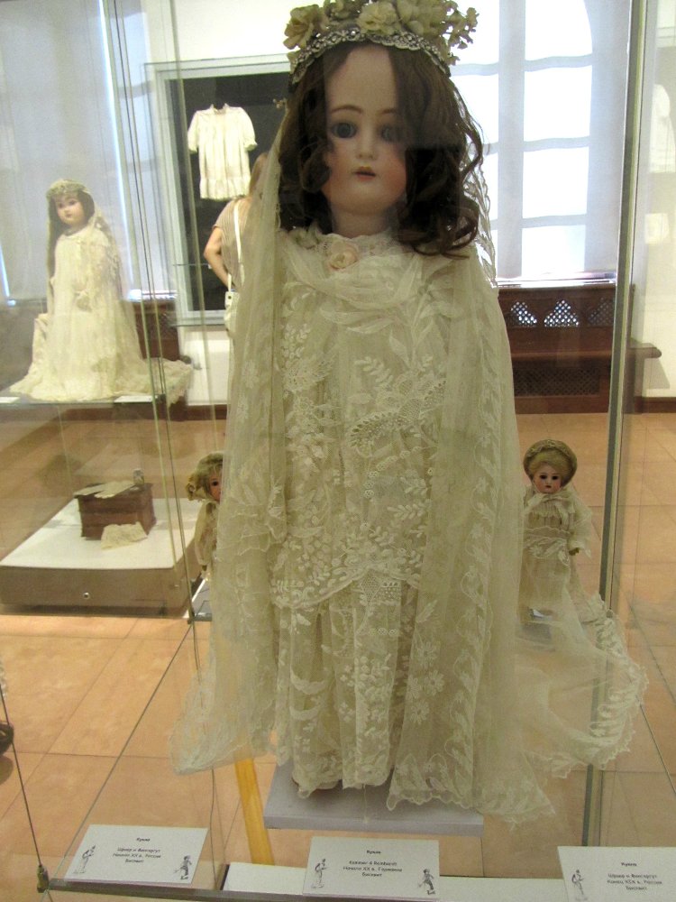 «Мода по-взрослому. Истории из кукольного гардероба» - выставка в Музее-заповеднике «Царицыно» - продолжение - 3-ий зал.