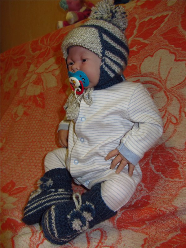 Первые вязалочки - одевалочки)