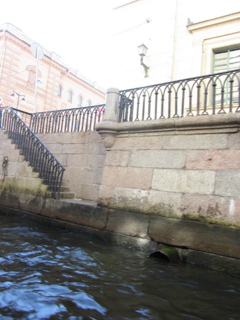 Приглашаем на водную экскурсию по Петербургу