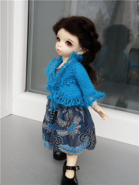 И нет нам покоя ни ночью ни днем, всё вяжем и шьём