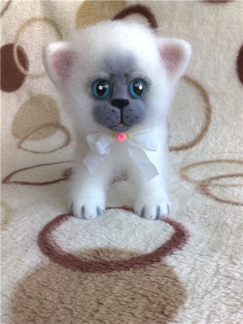 Белый кот! Игрушки валянием из шерсти