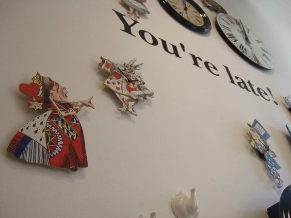 Глубока ли кроличья нора или Хэллоуин в Зазеркалье