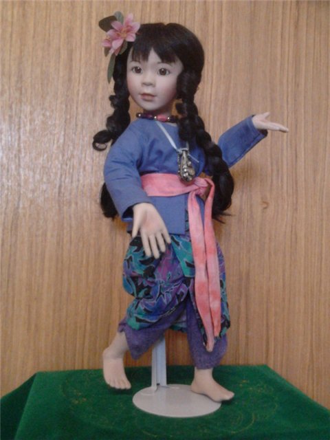 Море позитива, кукла из фарфора Kali от Joan Ibarolle для Ashton-Drake Galleries (фото 10)