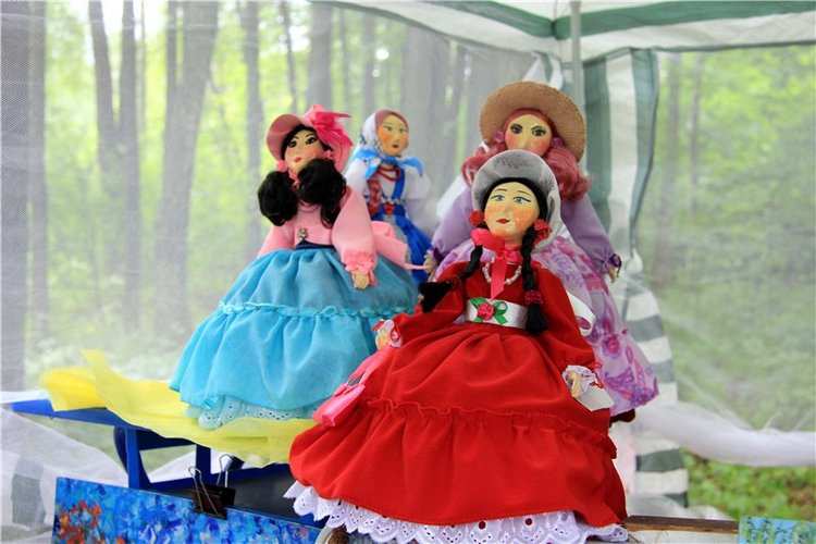 Троицкие гуляния у деревни Василёво, часть первая. Архитектурно-этнографический музей под открытым небом "Василёво"