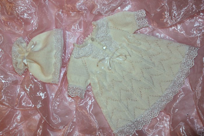 Вязаный комплект для маленькой куколки-принцессы (фото 5)