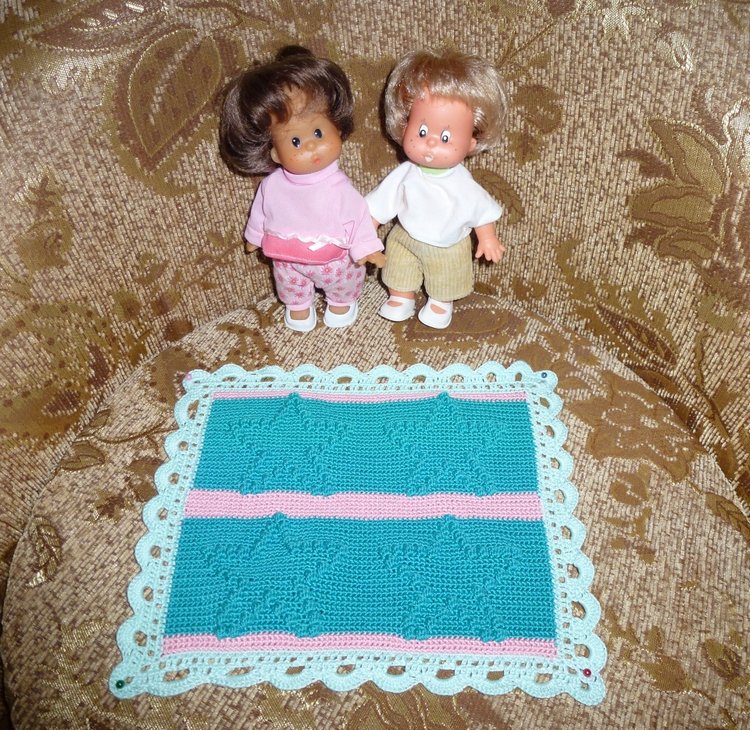 Красивые пледы-одеяльца ручной работы для кукол (фото 3)