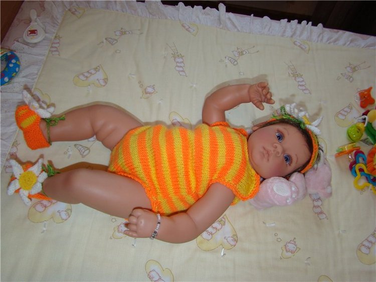 Ярче солнышка.Вязанный костюм для куколки Ли Миддлтон