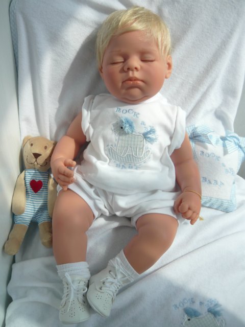 Rock-a-bye - спящее чудо от Lee Middleton