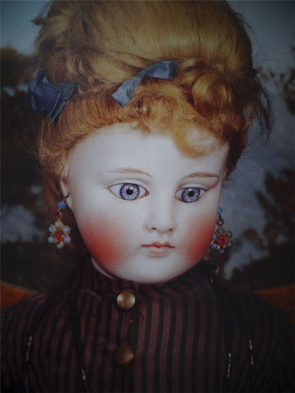 Антикварные куклы в тематических фотографиях