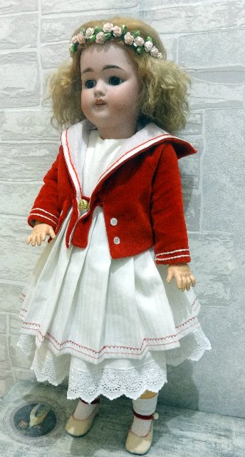 Энн озорная, забавная, любознательная малышка