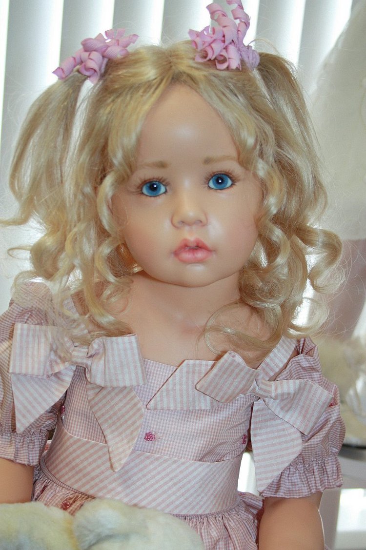 Первый показ новой коллекции 2016 года из резин от Hildegard Gunzel