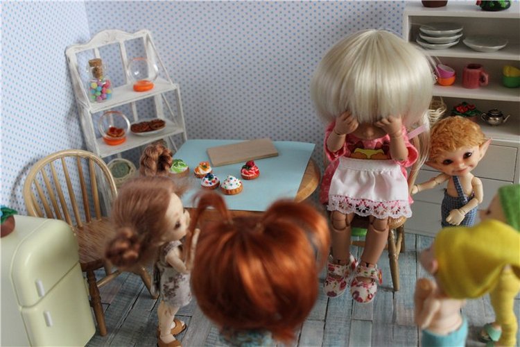 Как мелочь Анюте помогала