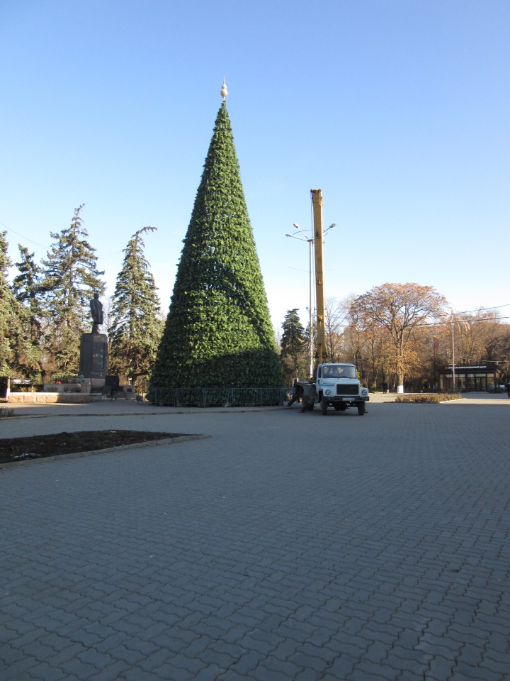Утренняя прогулка в парке Горького с Соломоном и Анхен, или О сложностях гуляния с собакой и куклой одновременно