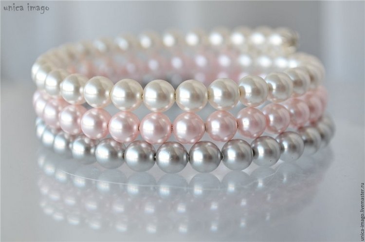 Надели шарики на нити. Красиво очень, посмотрите! Сваровски нашими глазами