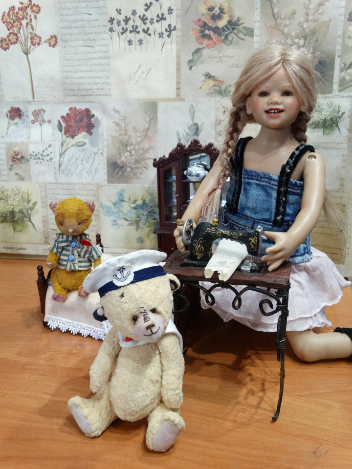 Новые игрушки для любимых кукол