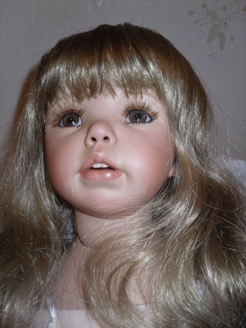 Дженифер. Коллекционная фарфоровая кукла