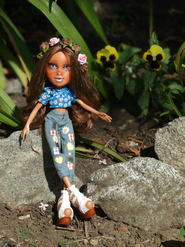 Мои девочки (перерисованные Братц 2015) вышли на улицу