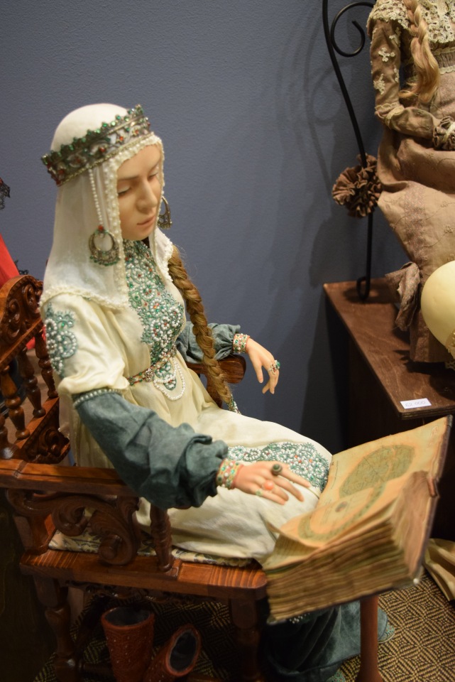 VII Московская международная выставка "Искусство Куклы". Портреты кукольной души или незримый диалог. Часть 2