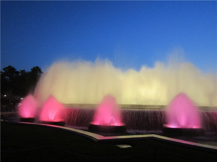 Шоу поющих фонтанов в Барселоне - окунемся с головой