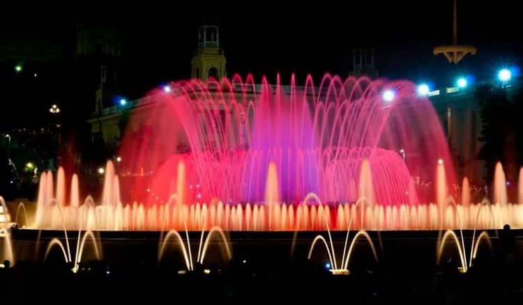 Шоу поющих фонтанов в Барселоне - окунемся с головой