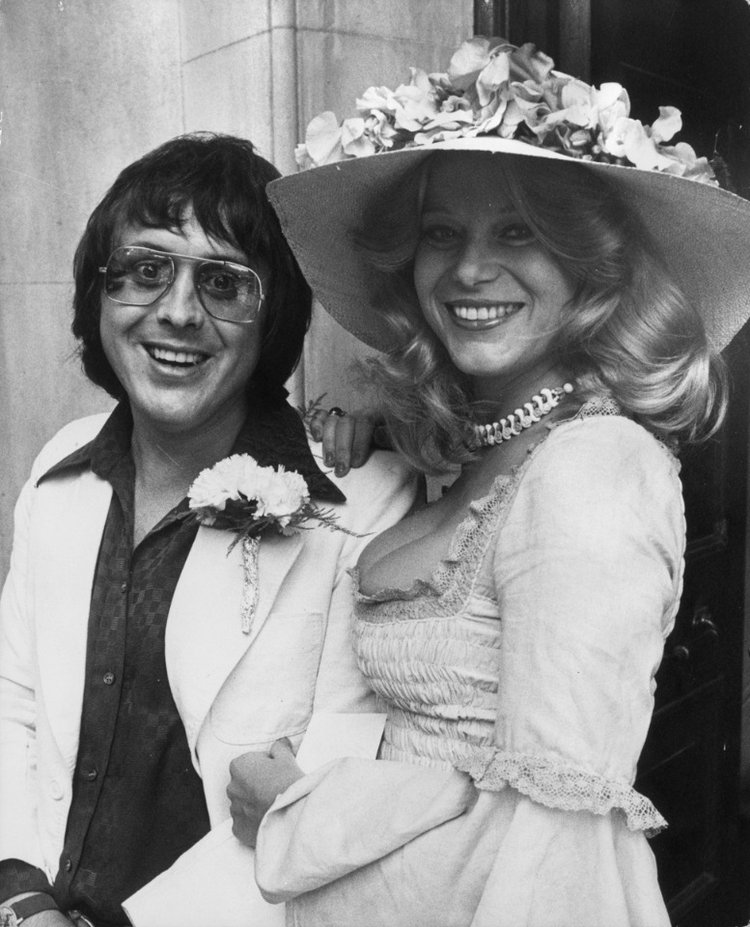 Продолжение... Как менялась мода на свадебные платья (фото 2)