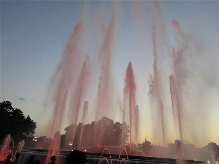 Шоу поющих фонтанов в Барселоне - окунемся с головой (фото 9)