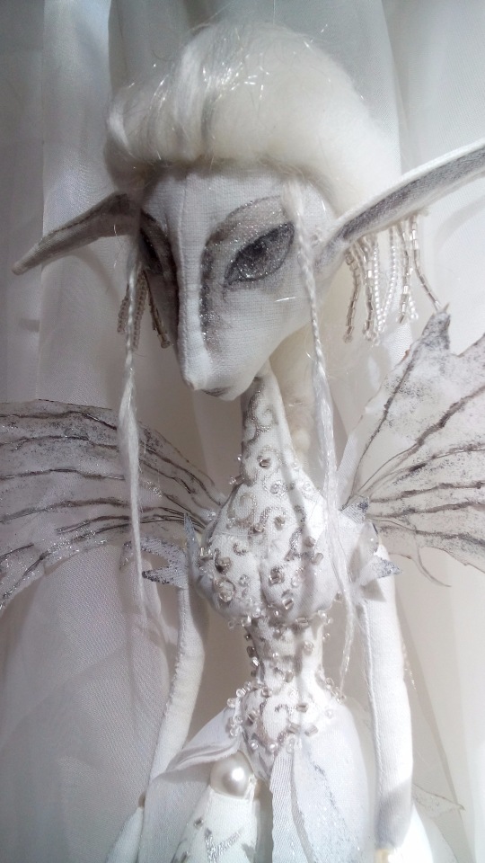 Коллекция кукол "Свет и Тень Хрустального Озера": Осколок Льда (фото 2)