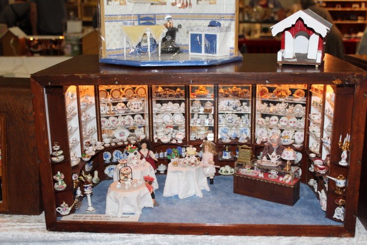 Все на выставку! Кукольные домики и миниатюра