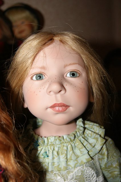 Кто стучится в дверь ко мне с толстой сумкой на ремне