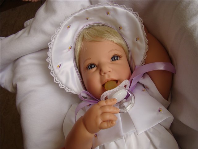 Маленькая Фиалка - "LITTLE VIOLET" коллекционная куколка Ли Миддлтон (фото 9)