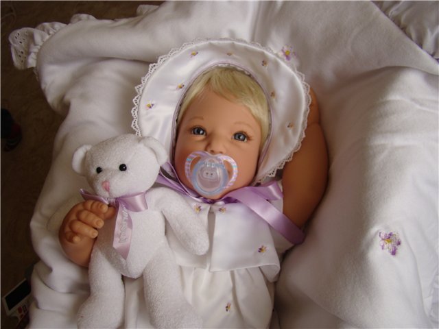 Маленькая Фиалка - "LITTLE VIOLET" коллекционная куколка Ли Миддлтон (фото 8)