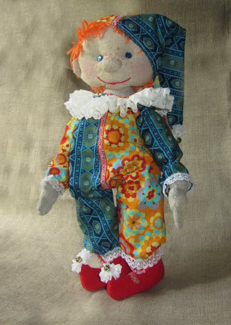 Детский сад, ясельная группа или мама мальчика играет в куклы