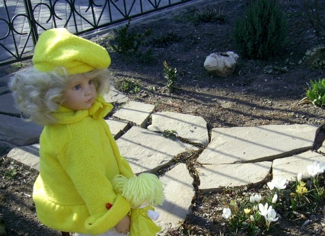 Прогулка с Элли - весенняя, солнечная, цветочная. Коллекционная кукла Hildegard Gunzel (фото 3)