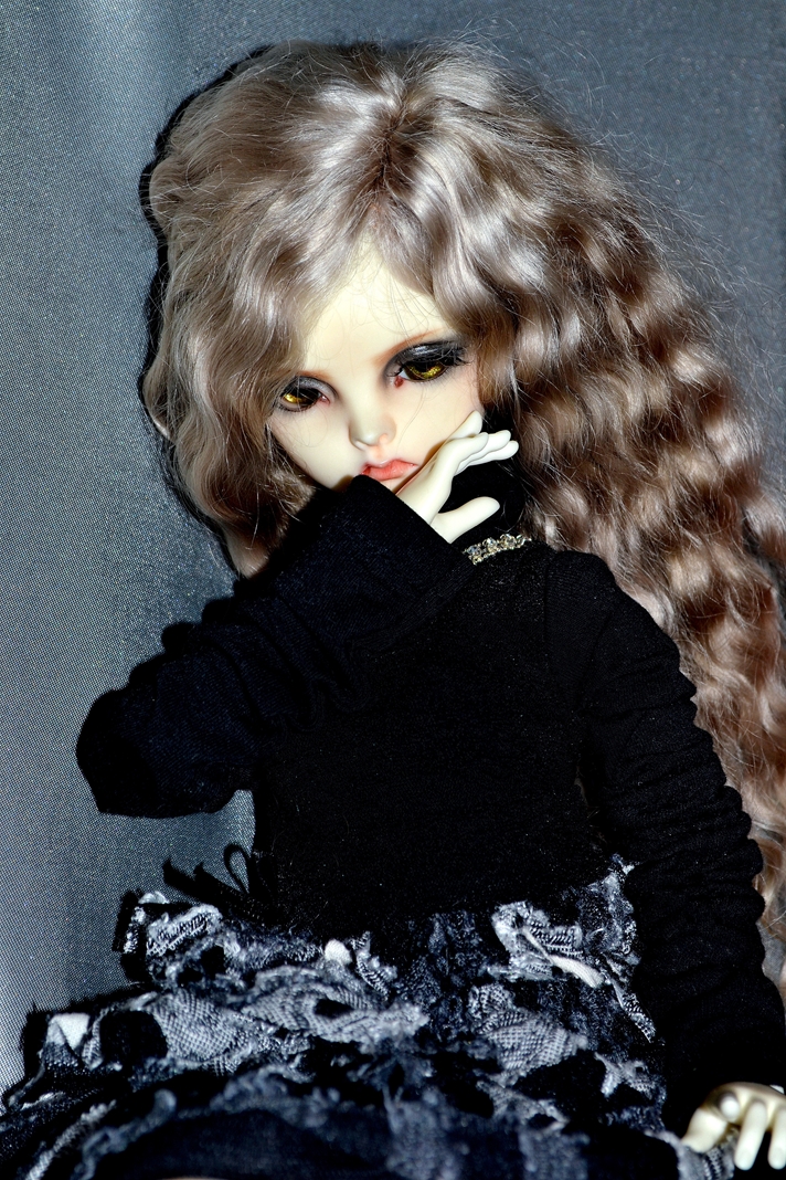 Моя серьёзная и непохожая на других BJD-девочка Aaron от Dollzone