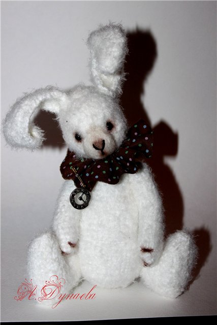 Братец Кролик - игрушка вязанная крючком (фото 3)