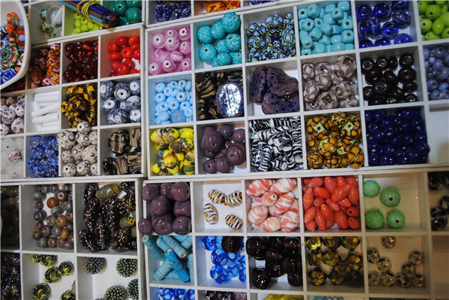 Выставка на Тишинке "Атмосфера творчества". Октябрь 2014. Бусинка к бусинке - получаются бусики! Кружево для антикварных